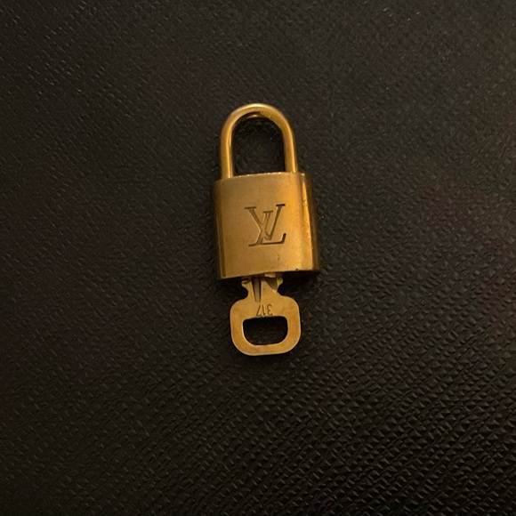 Louis Vuitton Vintage Solid Brass Padlock & Matching Key #317 — Made in France - Picture 2 of 5